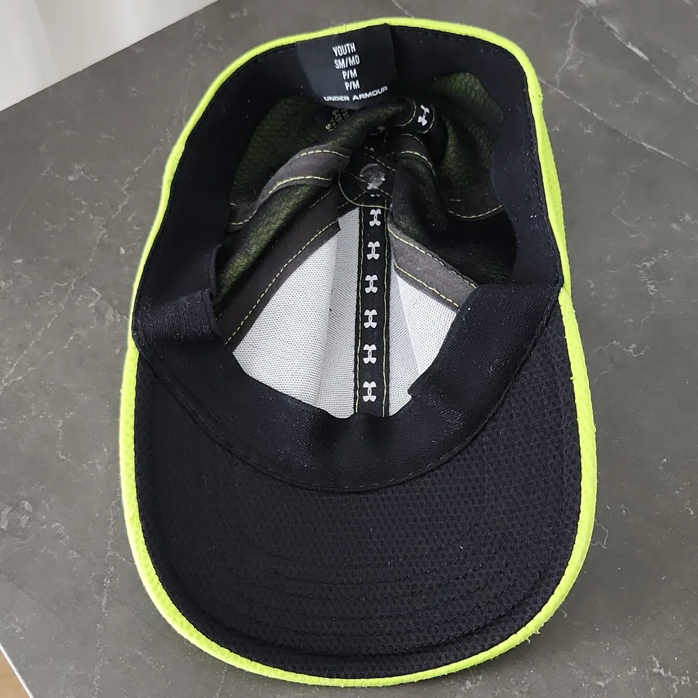 Under armour hat - Picture 5 of 5